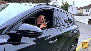 Luna sublime rouqine ne jure que par du sexe hard!