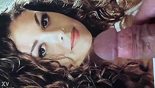 This lesbian addicted to hot cum on face! Cum please 😍