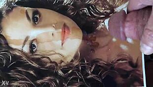 This lesbian addicted to hot cum on face! Cum please 😍