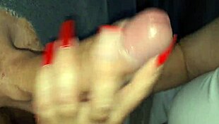 Aline n�o perde tempo quando o pau � grande ela n�o aguenta ficar s� no boquete