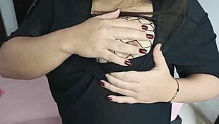 Your neighbor indulging your mesh foot fetish up close 😍