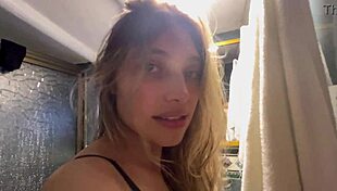 Mi madrastra dice no pero su vagina dice si in bathroom fingering.