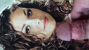 This lesbian addicted to hot cum on face! Cum please 😍