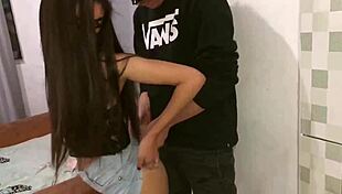 Magrinha transa com homem casado