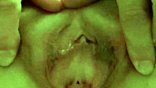 kleine vorstellung shows close up friend girlfriend lesbian pussy licking