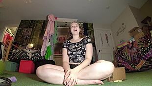 Utimi dildo unboxing and test in a cute session