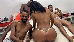 a safada dany hot gozou muito na putaria com 3 machos no motel do rj