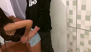 Magrinha transa com homem casado