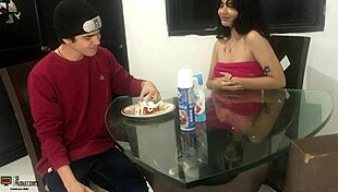 me pongo cachonda cuando como polla con fresa y crema