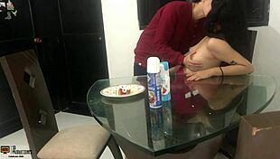 me pongo cachonda cuando como polla con fresa y crema