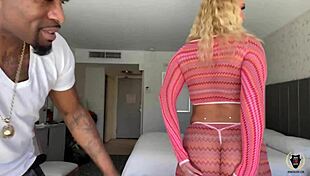 Rome Major finishes on Mellanie Monroe's ass