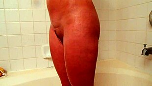 scarlett baxter enjoys her shower masturbation session