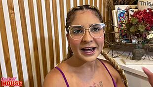 ela cansou do namorado pequeno e esgarçou a buceta na cuckold house