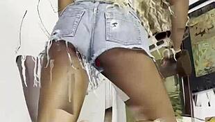 Vicky menage rebolando bem gostoso