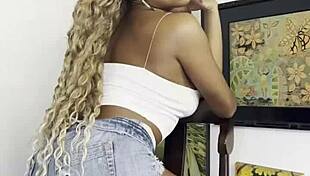 Vicky menage rebolando bem gostoso