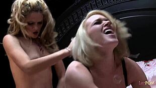 smutty lesbians need toys to fuck their pussies 😈