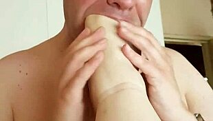 Fun toe sucking feels amazing.