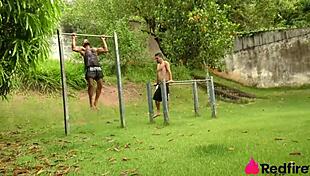 Treinando o cuzinho da tarada niara pessanha ao ar livre com anal e dp