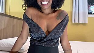 minha secretaria quis almoçar comigo, mal sabia ela que ia ganhar pica preta de sobremesa completo no red sheer 😏