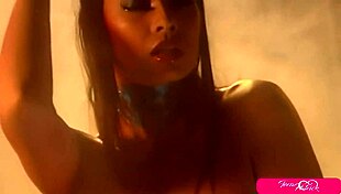 Stacked Babe Tera Patrick Rubs Her Shaved Pussy