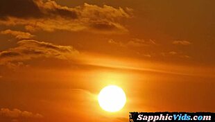 Les milf seduces gf with strapon before tribbing