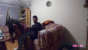 ME DOY A LA NOVIA DE MI AMIGO MIENTRAS ELLA LE MANDA MENSAJES QUE ESTA BIEN EN LA FIESTA