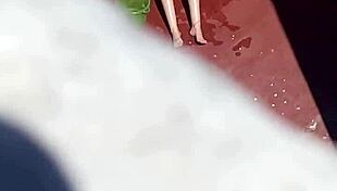 vecinas tomando sol en la terraza