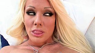 Amber's first time showing body while fucked