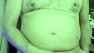 Ezsosa flashes crazy in bedroom!