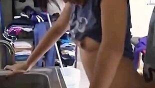 chica linda mexicana amateur gets fucked while washing dishes