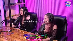 A Morena Chupou Os Peitinhos Da Novinha Gostoso