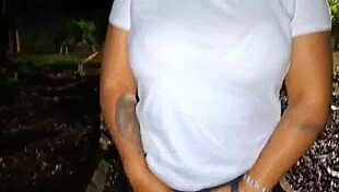 A safada me levou na praça da cidade pra ficar peladinha e tomar porra na boquinha