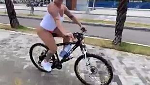 i'm cassiana costa fuckin with an anal plug in my big ass, ridin hard and bent over 😍