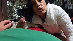 Milfy Calla Teases Cameltoe In Yoga Pants