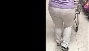 Hey, check out this white pants and cachetero