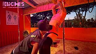 gostosa tatuada danca no poledance para mim