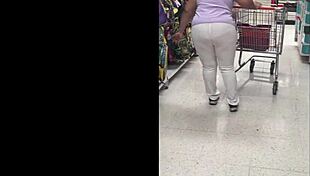 Hey, check out this white pants and cachetero