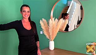 Amy amatrice de sexe hard se fait baiser par deux étalons