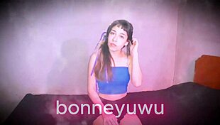 bonneyuwu - 16 54 turra va a que le hagan masajes y la masturban por puta