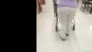 Hey, check out this white pants and cachetero