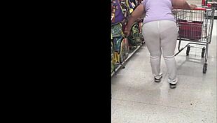 Hey, check out this white pants and cachetero