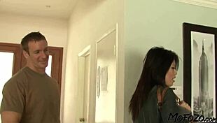 busty waitress engages in homemade amateur sex with mofozo