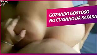 Gozando no cuzinho da safada com forca
