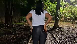 A safada me levou na praça da cidade pra ficar peladinha e tomar porra na boquinha