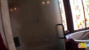 Faye Reagan Pleases Victoria Valentino