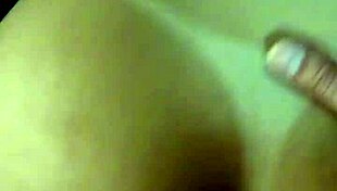 com plug no cuzinho ninfetinha loirinha seduz o melhor amigo do seu esposo e pede pra ele foder sua buceta e depois o cuzinho até encher ele de porra