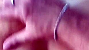 com plug no cuzinho ninfetinha loirinha seduz o melhor amigo do seu esposo e pede pra ele foder sua buceta e depois o cuzinho até encher ele de porra