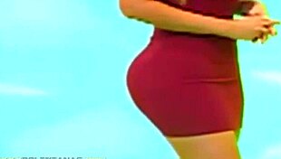 La Belle Femme Aux Gros Seins Est La Plus Désirée De France!