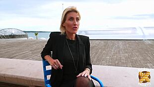 Anouk, 30, the psychologist expert in cocks.