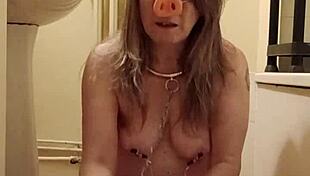 desi college girl rubs under skirt sensually!